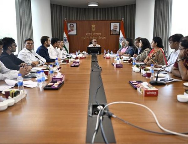 महिला नेतृत्व वाले ग्रामीण उद्यमों को बढ़ावा देने के लिए ग्रामीण विकास मंत्रालय ने की प्रस्तावों की समीक्षा