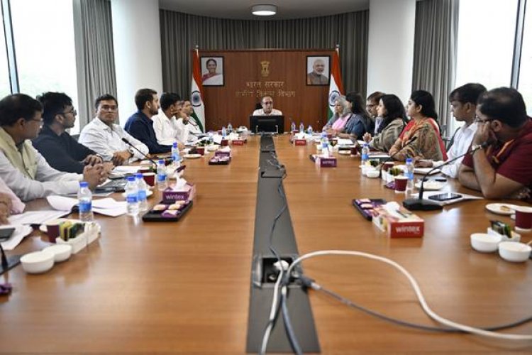 महिला नेतृत्व वाले ग्रामीण उद्यमों को बढ़ावा देने के लिए ग्रामीण विकास मंत्रालय ने की प्रस्तावों की समीक्षा