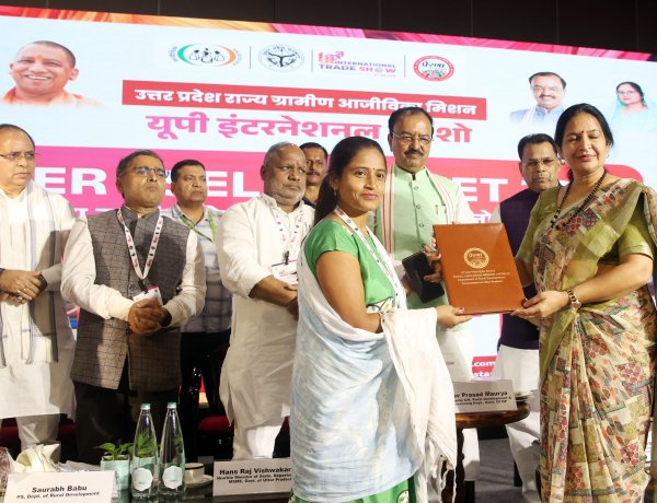 UPITS 2026 में महिला SHG ने किए 30 एमओयू, डेढ़ करोड़ स्कूली बच्चों की ड्रेस बनाने का काम महिला समूहों को मिलेगा