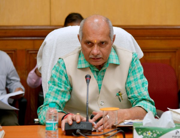 दीपावली पर गौशालाओं में बनेंगे गोबर के दीये और लक्ष्मी-गणेश की मूर्तियां, मंत्री धर्मपाल सिंह ने दिए निर्देश