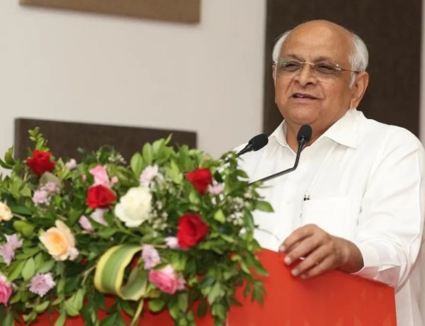 गुजरात के चार जिले सूखाग्रस्त घोषित, किसानों के लिए राहत पैकेज का ऐलान